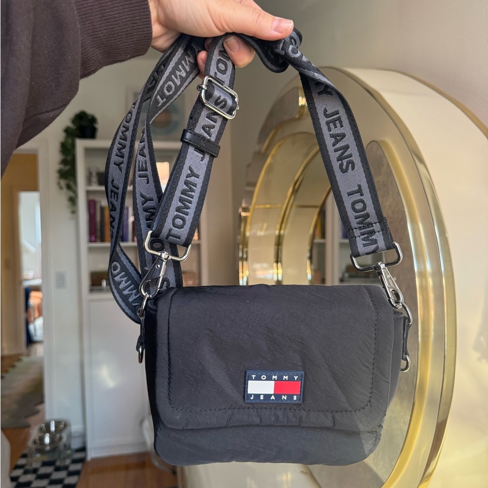 Tommy Hilfiger Black Cross Body Bag with Logo Strap
